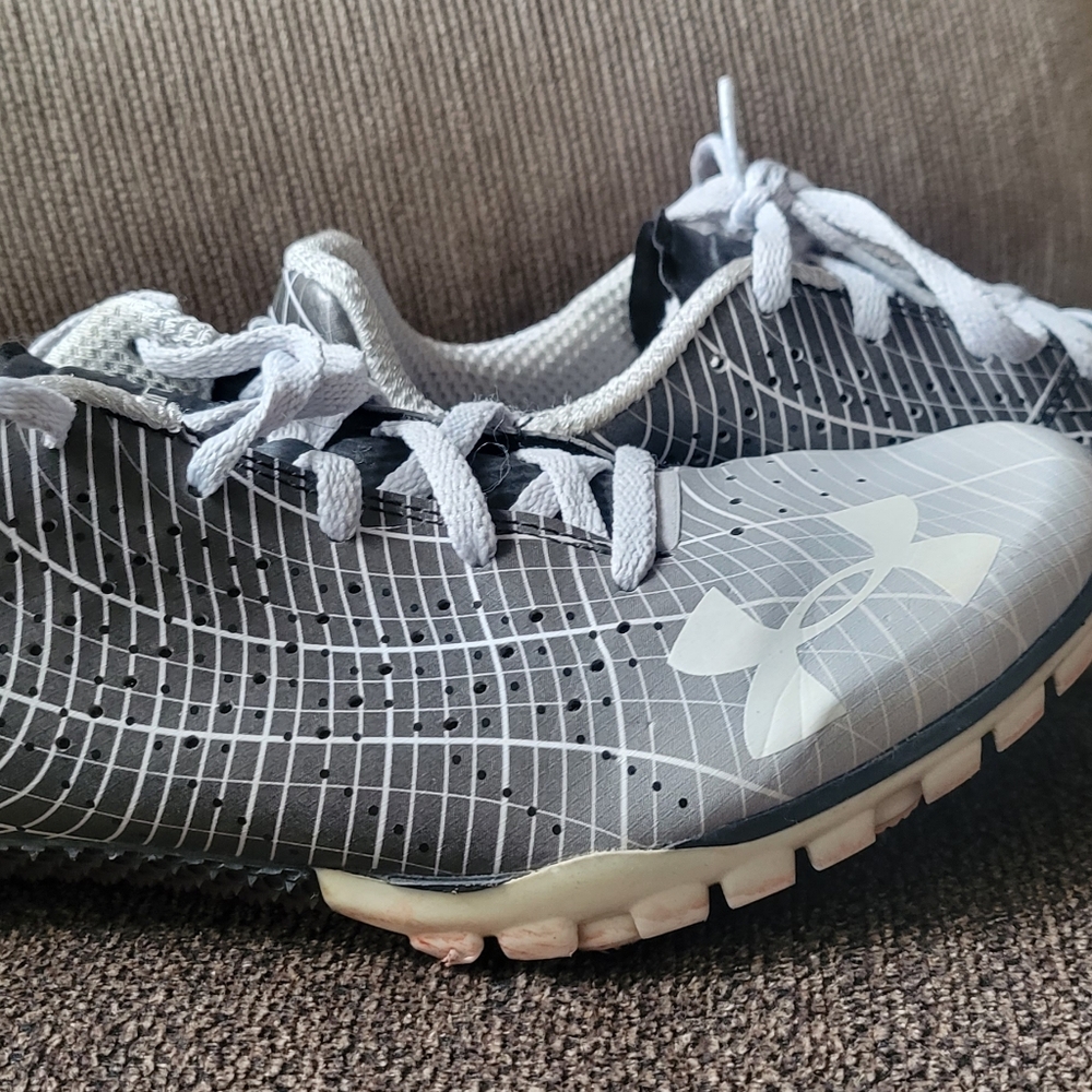 Like Brand New!! Under Armour Kick Sprint track shoes worn 2 times